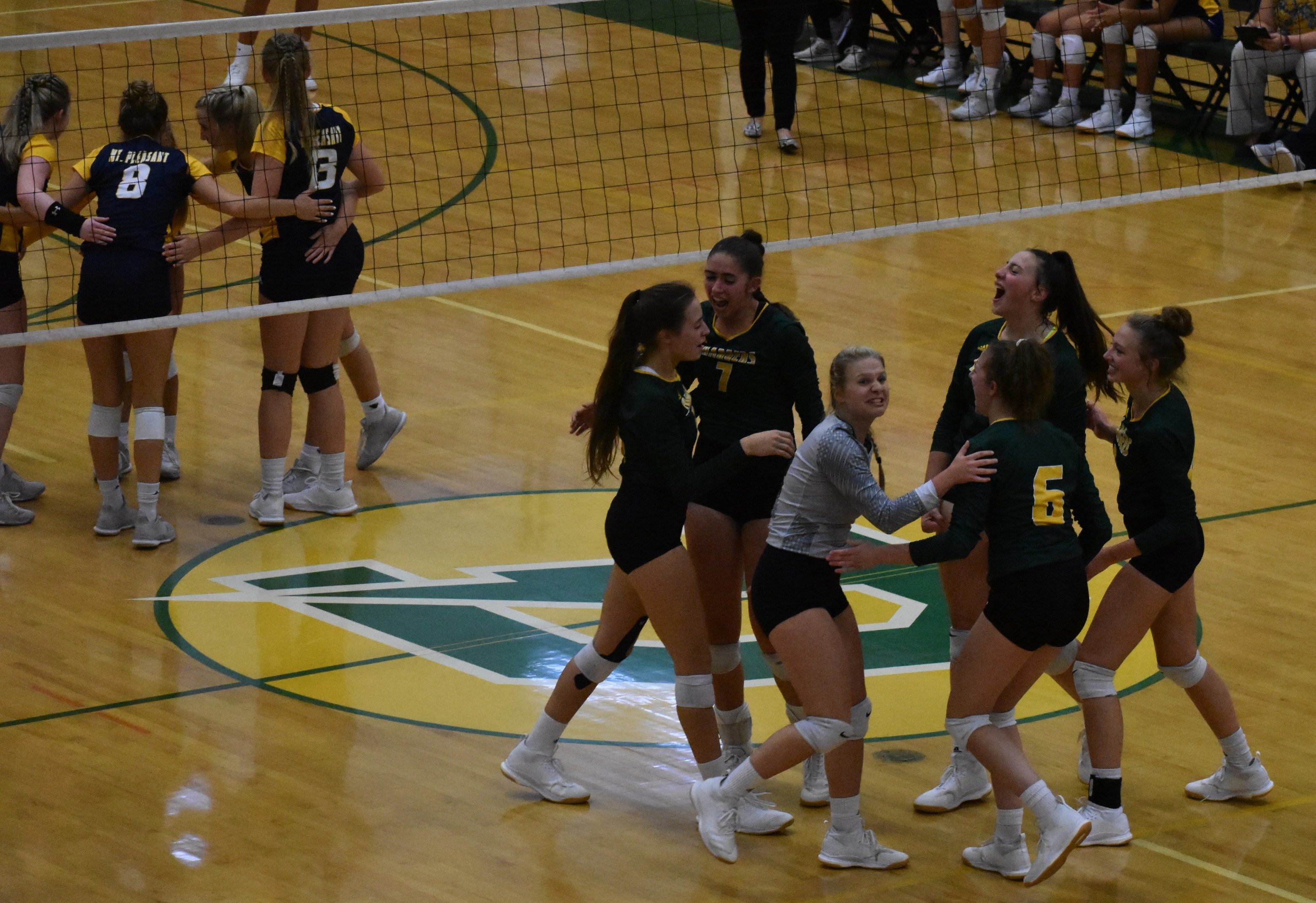 Varsity volleyball bounces back with win over Mt. Pleasant